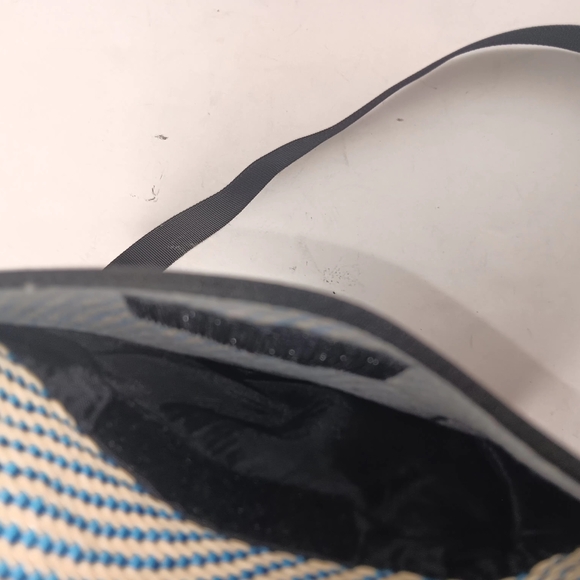 Kavu Blue and White Crossbody Bag for Everyday Adventures - Picture 10 of 10